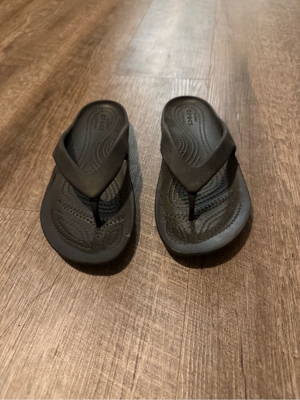 CROCS Black Classic Foam sandals Women's Size W4